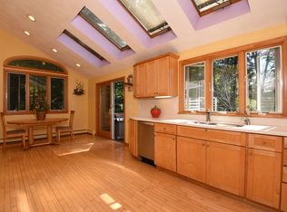 8 Gateway Ln, Beverly, MA 01915