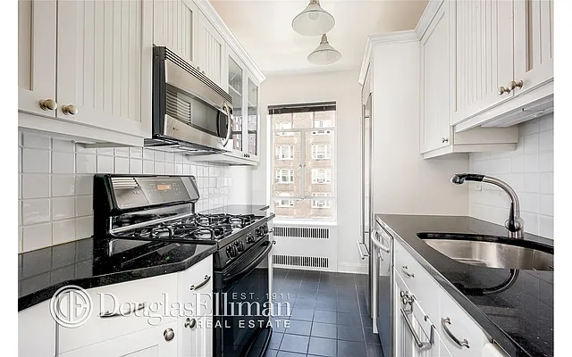 Sold by Douglas Elliman | media 7