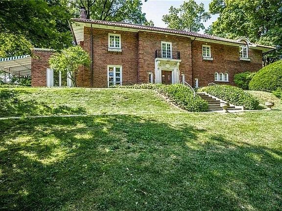 2nd image of 551 Forest Blvd