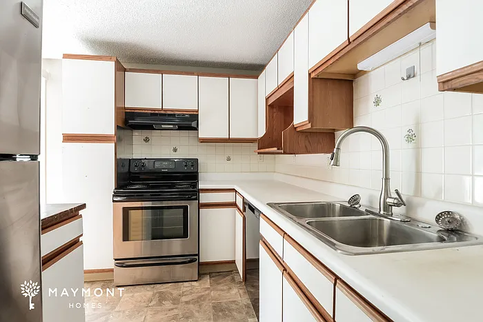 4 bed, 2.0 bath, 1640 sqft, $1,800 — Photo 3