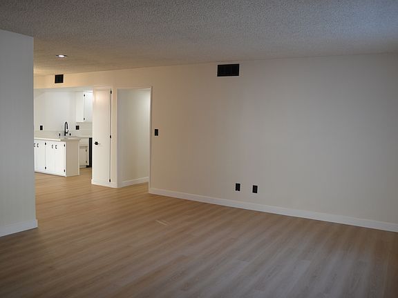 5th image of 1100 W Huntington Dr APT 16