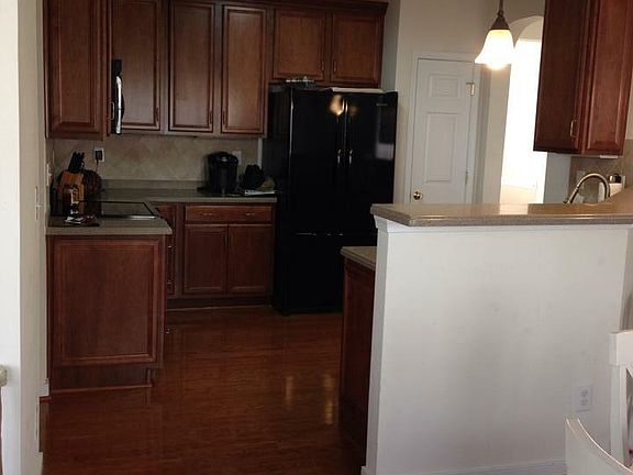 3rd image of 608 Queensbury Ln