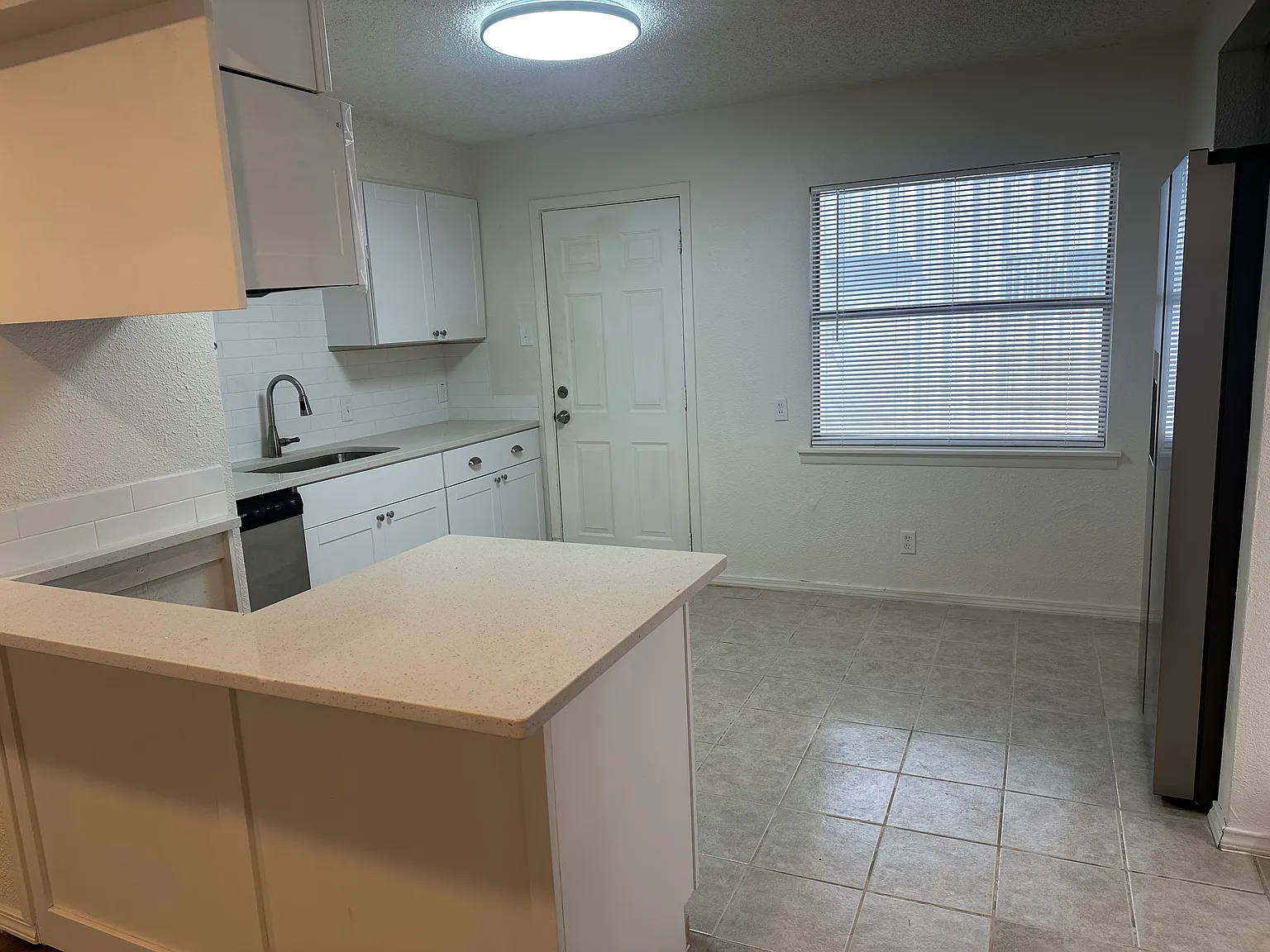 3 bed, 1260 sqft, $1,800 — Photo 3
