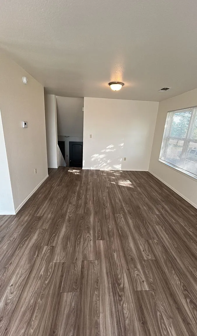 3 bed, 2.5 bath, 1328 sqft, $1,757 — Photo 3