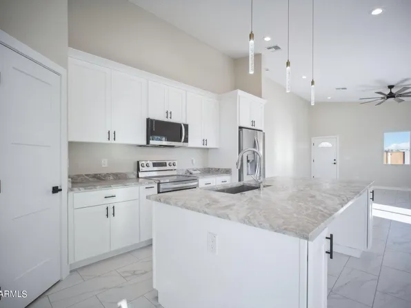 21545 W LAURA Street, Wittmann, AZ 85361