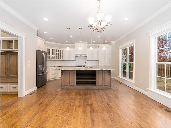 5th image of 216 Sutters Mill Dr