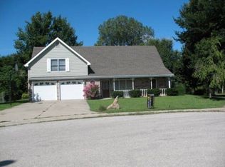 1176 S Raintree Park, Tonganoxie, KS 66086