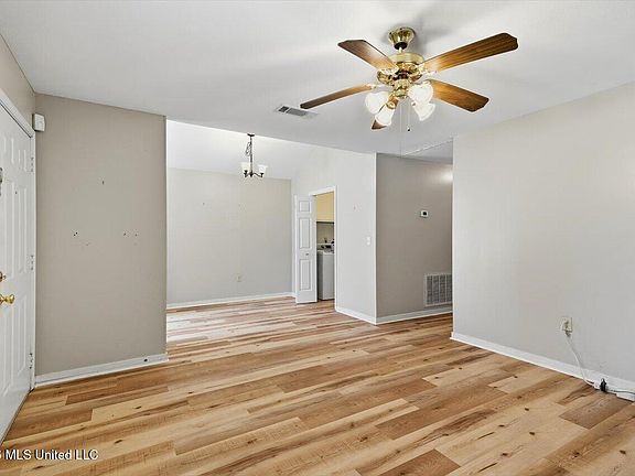 5th image of 310 Audubon Cir