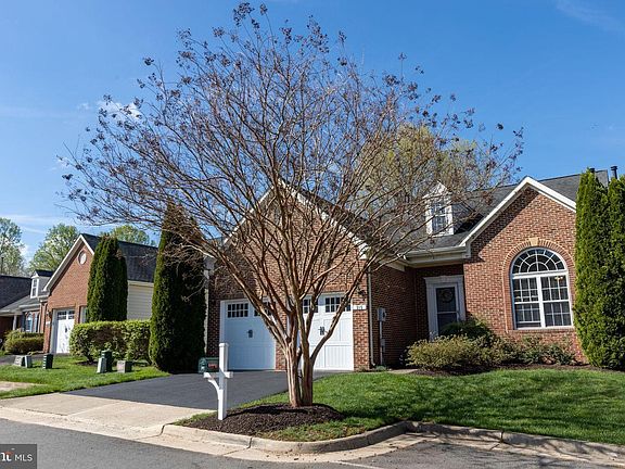 4th image of 315 Amber Cir