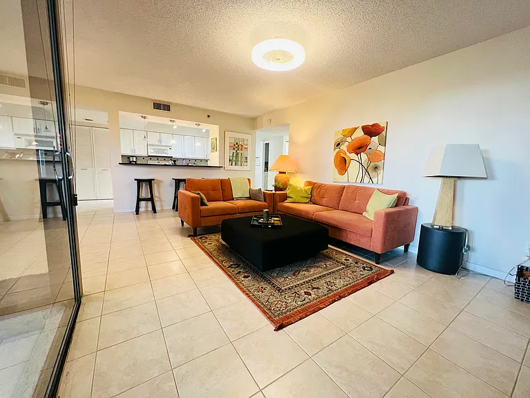 2025 Lavers Cir #D107 — Photo 5