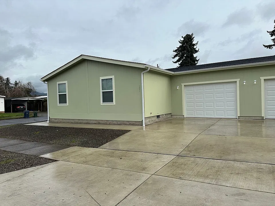 701 S 51st Pl