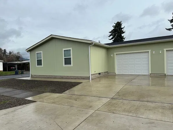 701 S 51st Pl, Springfield, OR 97478