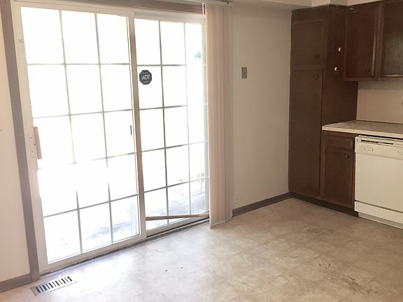 4th image of 4526 Applewood Dr SE