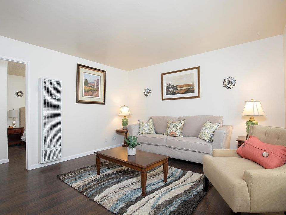 1st image of 906 Dainty Ave #2