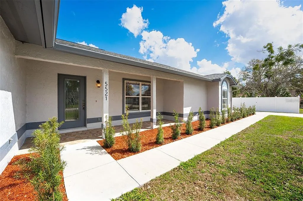 3 bed, 2.0 bath, 2000 sqft, $2,800 — Photo 3