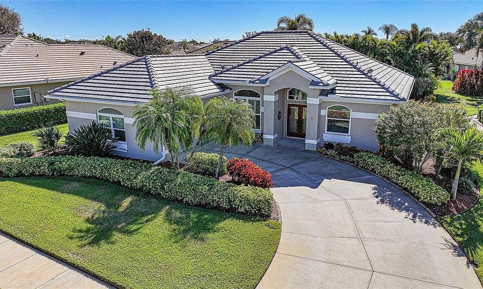 1st image of 828 Dahoon Cir