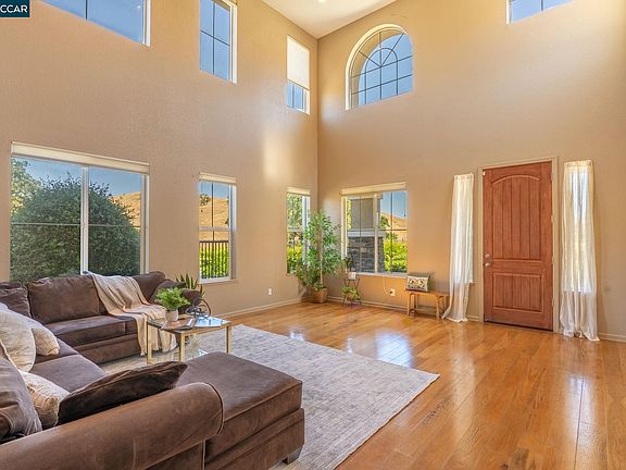 5th image of 9028 Tee Box Ct