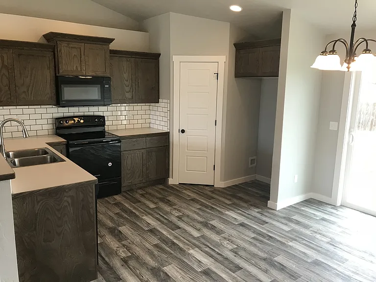 4816 Ann Marie Ave — Photo 6