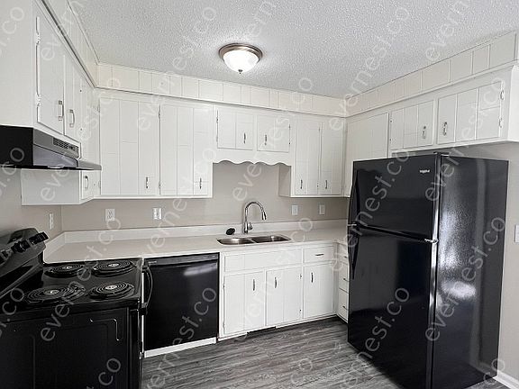 3rd image of 579 Waldorf Dr