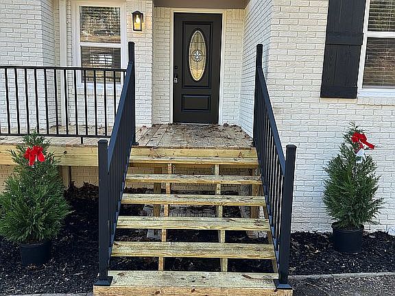 3rd image of 4633 Stonehill Ln