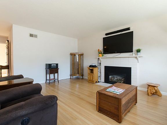 2nd image of 1630 Claremont Dr