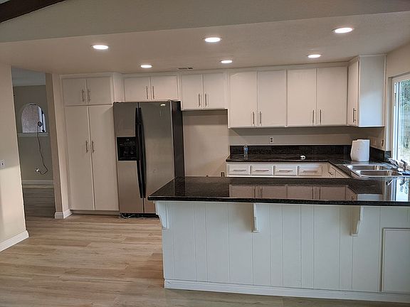 4th image of 5698 N F St