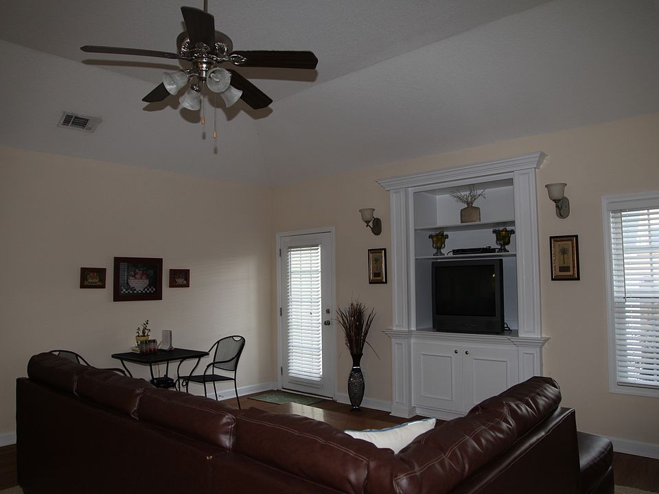 2nd image of 302 Palm Ave