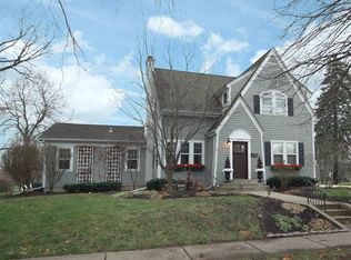 1112 James St, Geneva, IL 60134