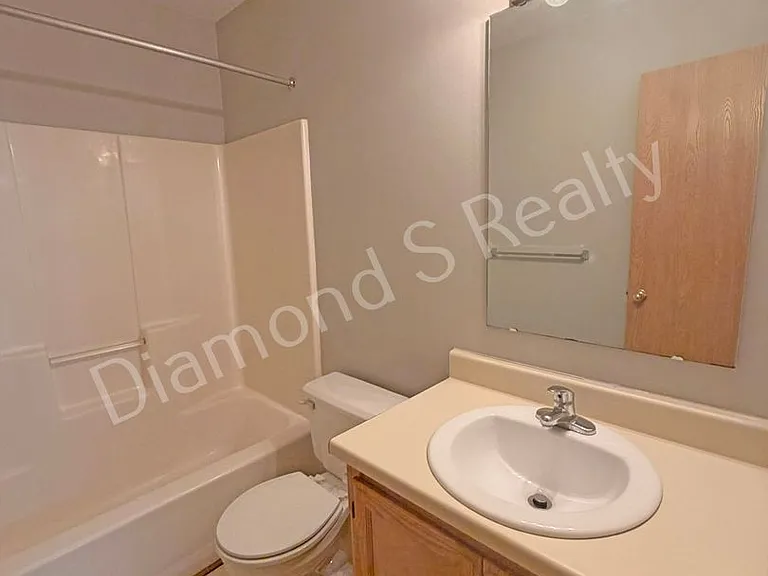 1499 W Rainey Fourplex — Photo 10