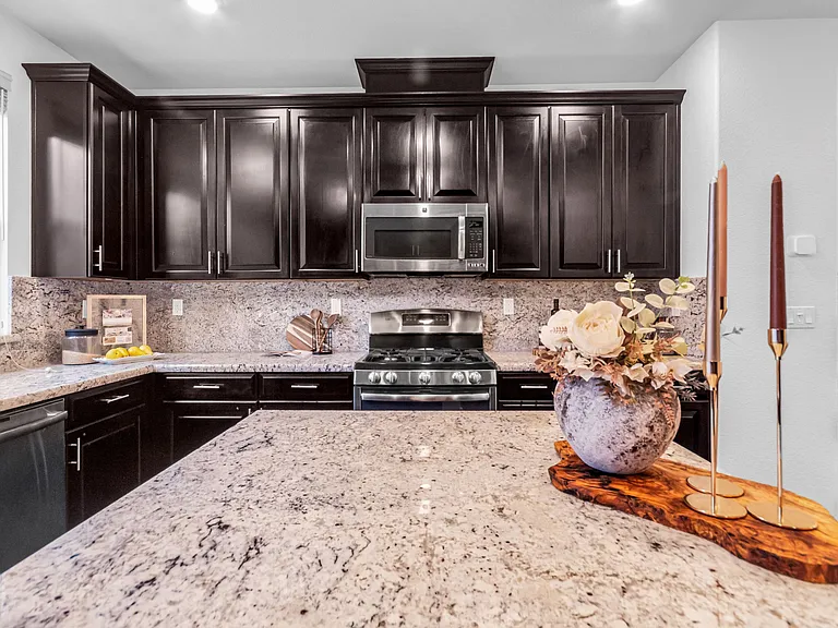 2730 Ferrara Cir — Photo 18