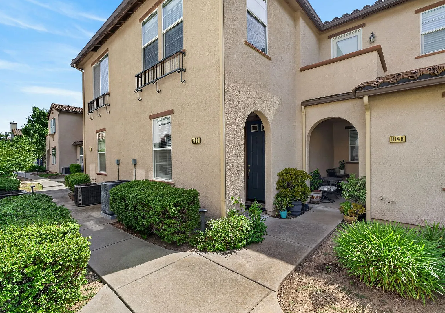 Beautiful 2 Bedroom, 2 Story Condo!! — Photo 1