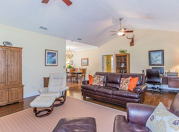 5th image of 105 Fox Tail Dr