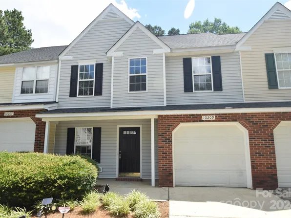 10209 University Park Ln, Charlotte, NC 28213