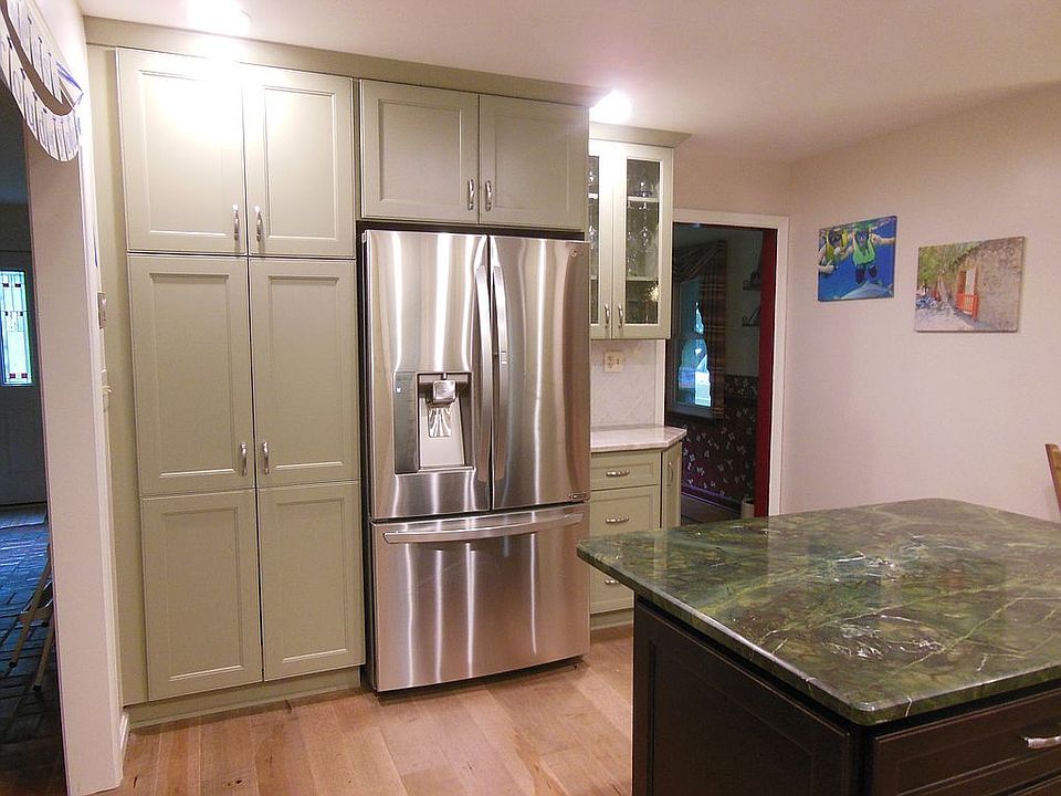 2nd image of 130 Woodbine Dr