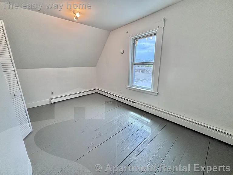 509 Medford St — Photo 8