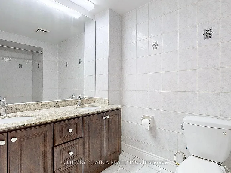 92 Jaffray Rd #UPPER — Photo 14