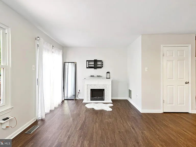 9525 Clocktower Ln — Photo 8
