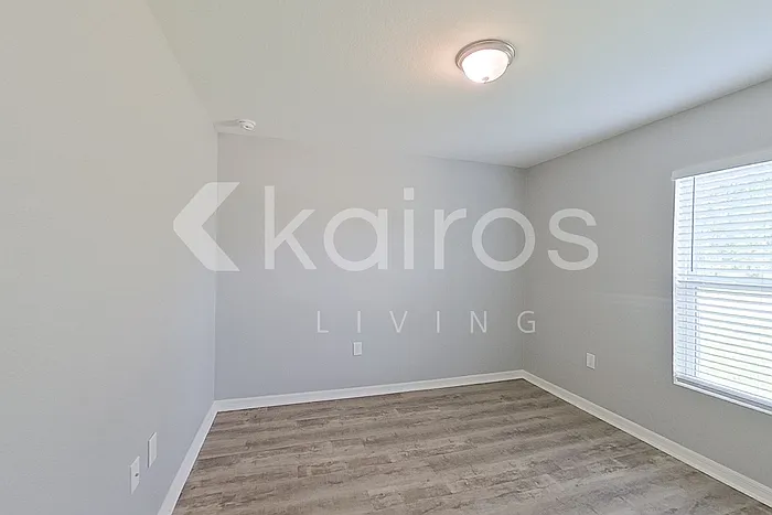 1010 Kaye St E — Photo 7