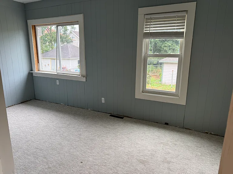 1215 Thomas St SE — Photo 4