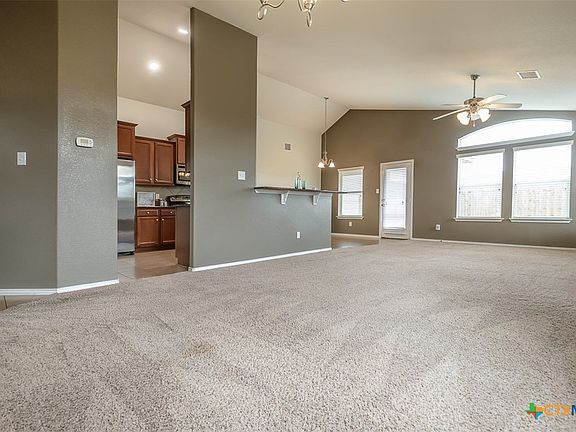5th image of 401 Sandra Sue Dr