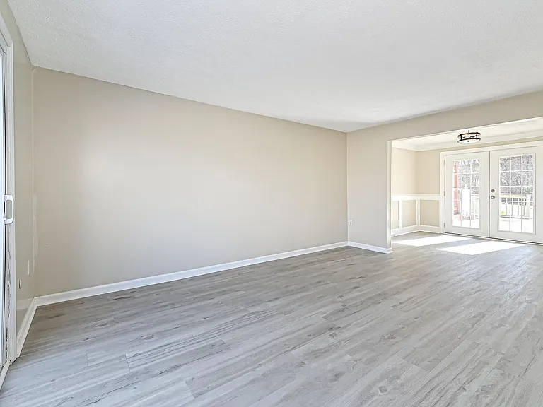 217 Bellwood Ct — Photo 3