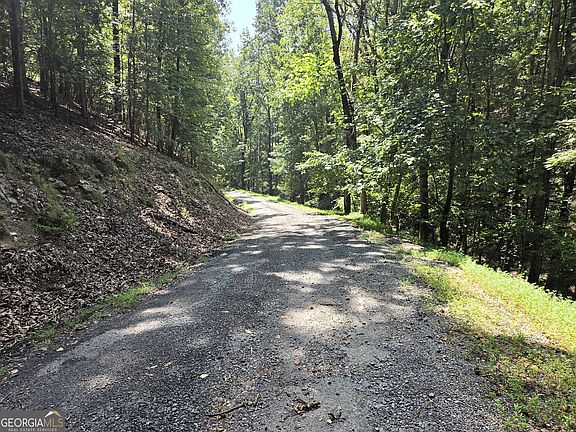 2nd image of 686 Anderson Ln