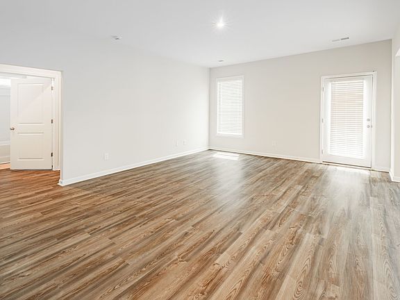 4th image of 421 Midland Pines Dr