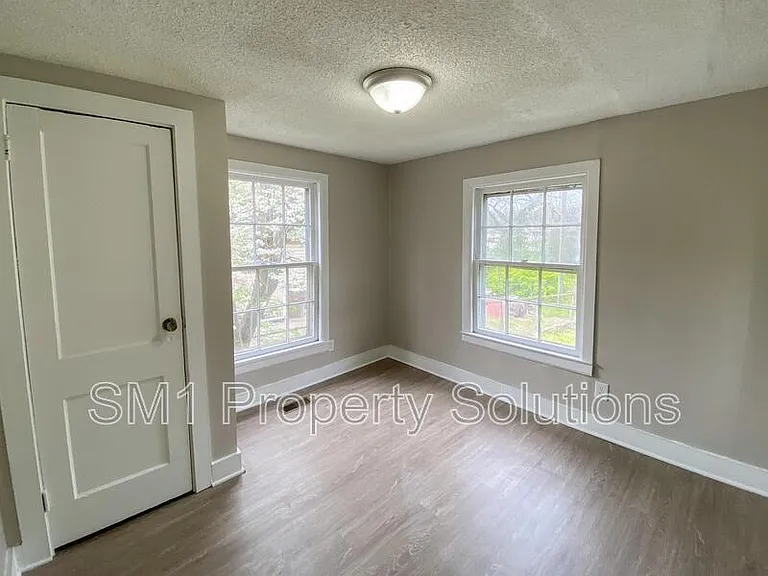 915 Willow Rd — Photo 9