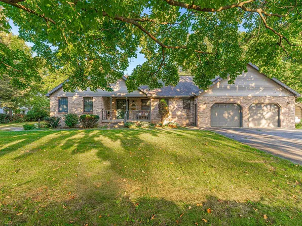 227 3rd St, Lincoln, IL 62656