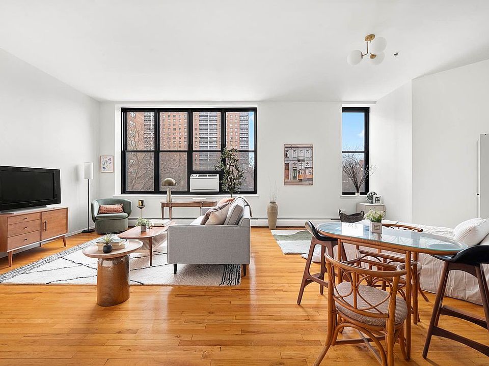 1st image of 372 De Kalb Ave Unit 4K