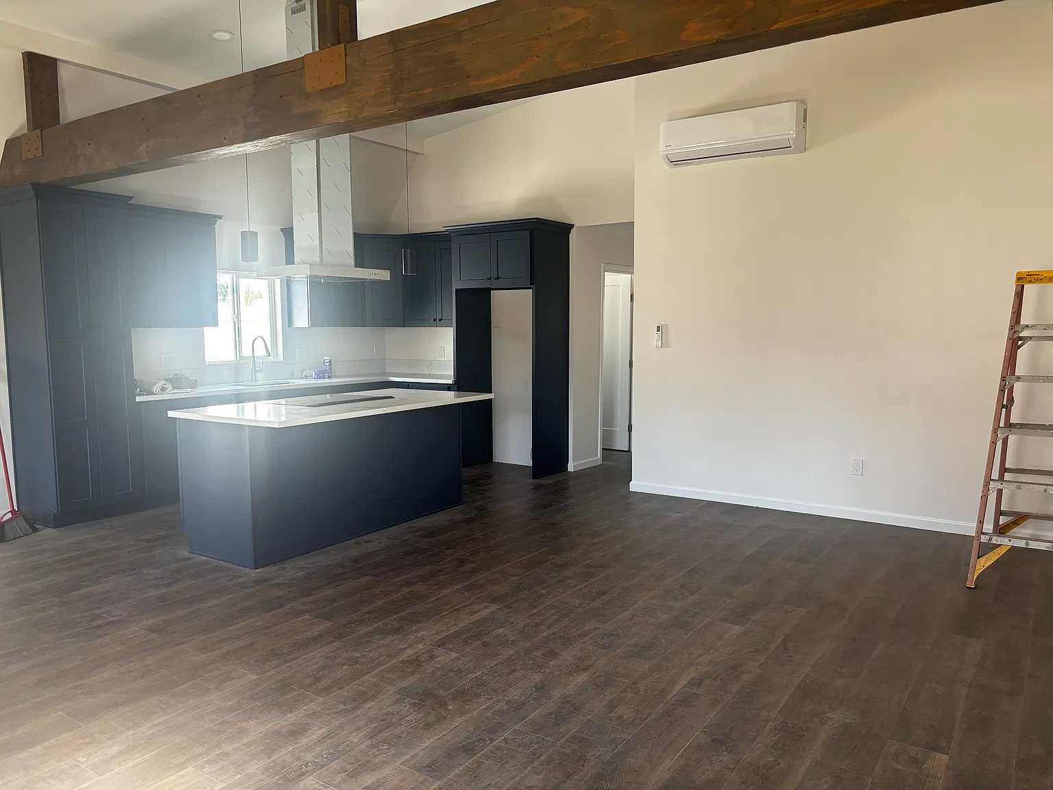3 bed, 1300 sqft, $3,500 — Photo 2