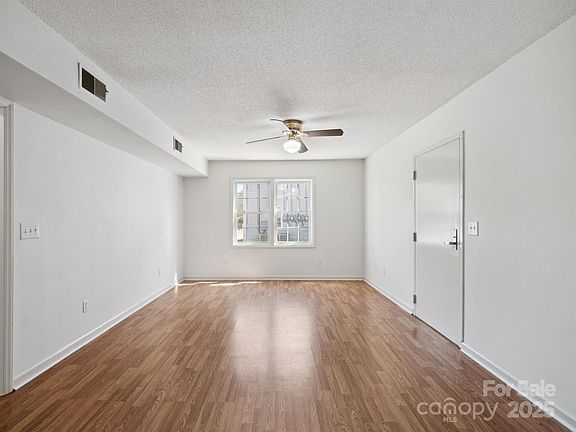 5th image of 527 Charlotte Ave