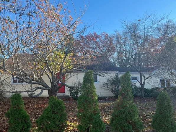 1114 Central Ave, Johnston, RI 02919