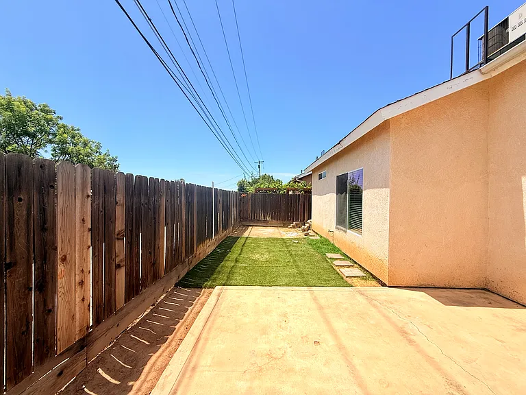 1786 Gibson Ave — Photo 4